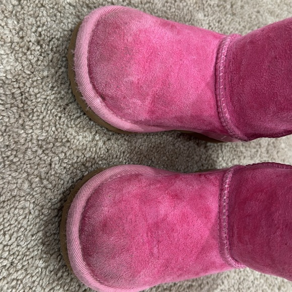 Kids' Classic Short II Water Resistant Genuine Shearling Boot - Picture 3 of 4